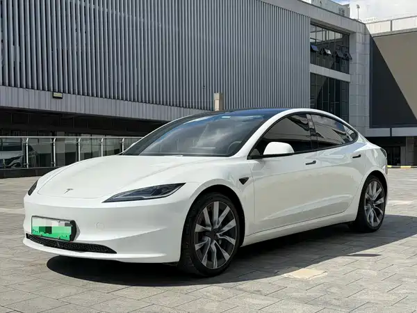 Tesla Model 3 2024