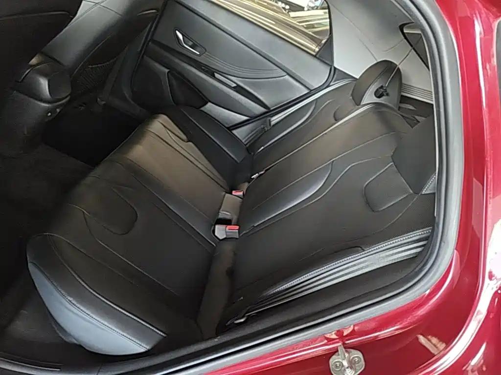 Hyundai Elantra 2021 — фото 17
