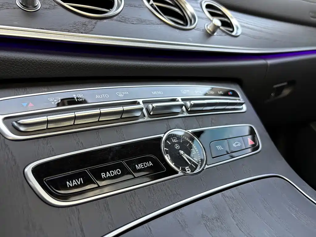 Mercedes-Benz E-Class 2020 — фото 20