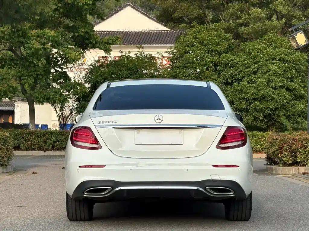 Mercedes-Benz E-Class 2020 — фото 32