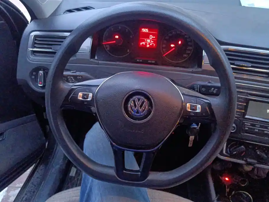 Volkswagen Santana 2017 — фото 15