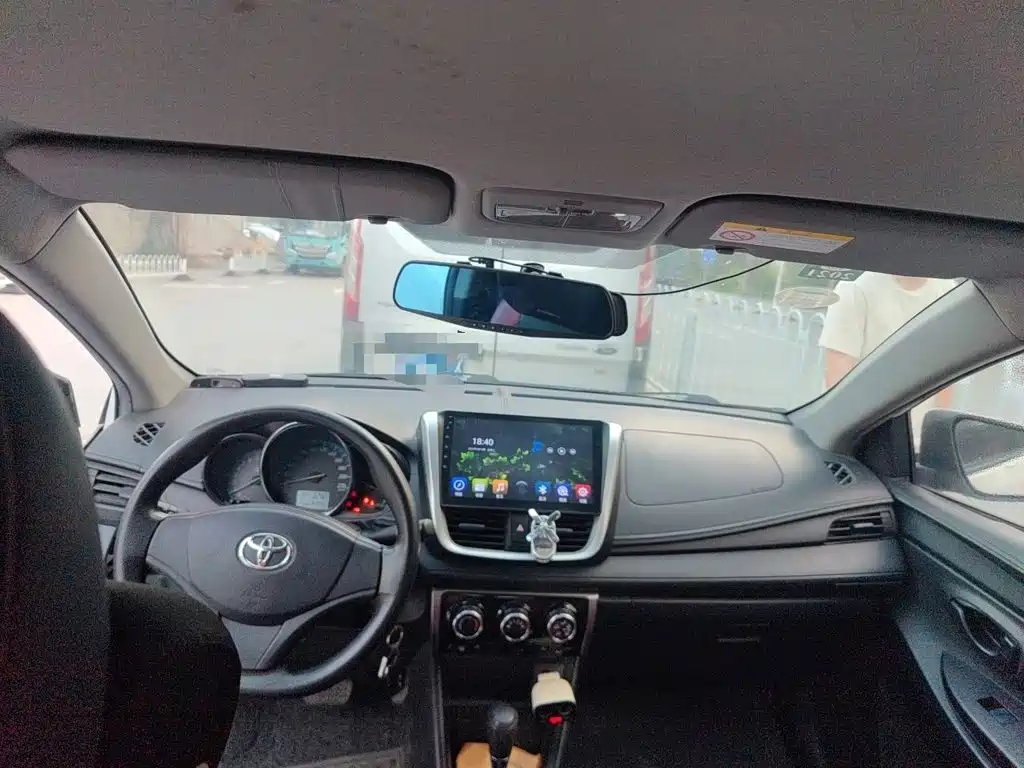 Toyota Yaris L 2017 — фото 13