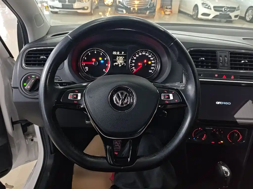 Volkswagen Polo 2018 — фото 11