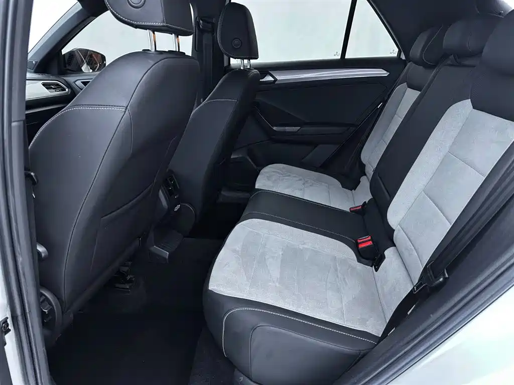 Volkswagen T-Roc 2021 — фото 14