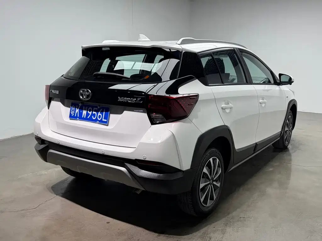 Toyota Yaris L 2023 — фото 37