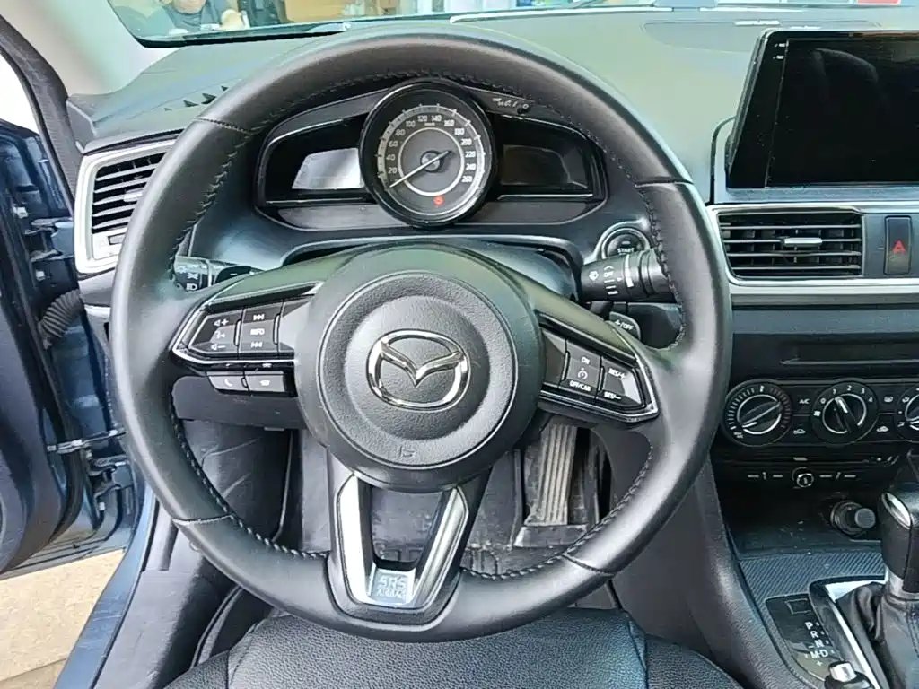 Mazda 3 Axela 2016 — фото 11