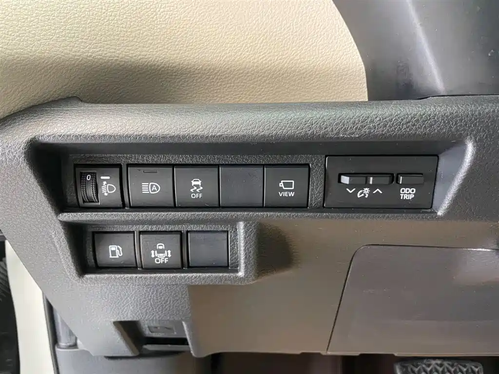 Toyota Sienna 2023 — фото 21