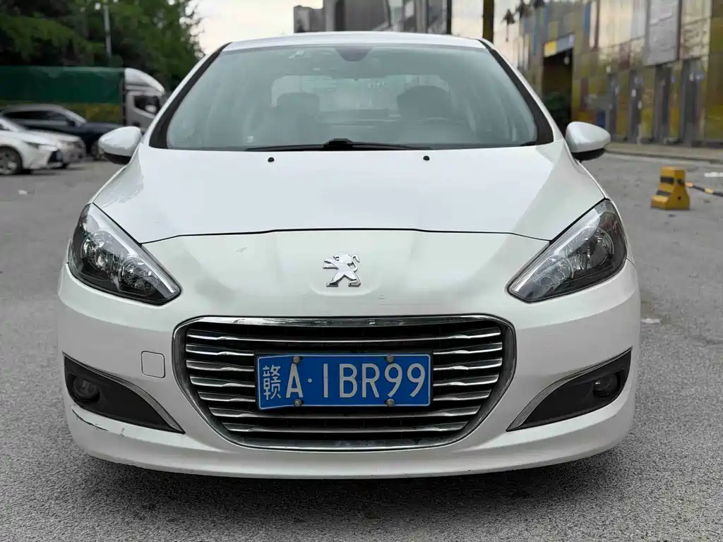 Peugeot 308 2015 — фото 2