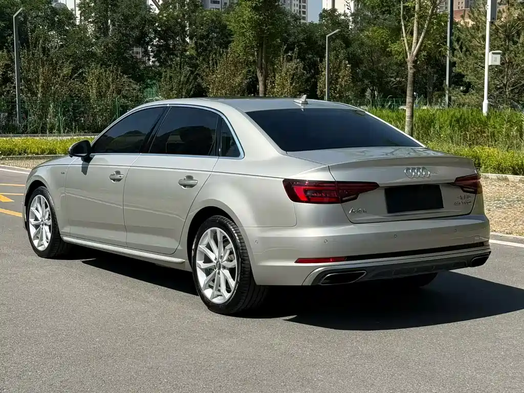 Audi A4L 2019