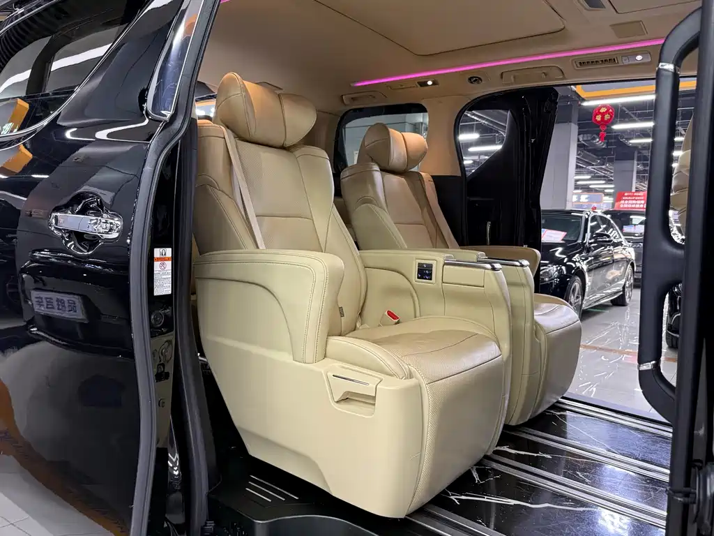 Toyota Alphard 2022 — фото 16