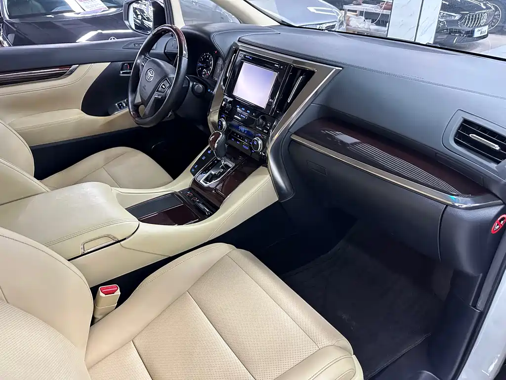 Toyota Alphard 2017 — фото 15