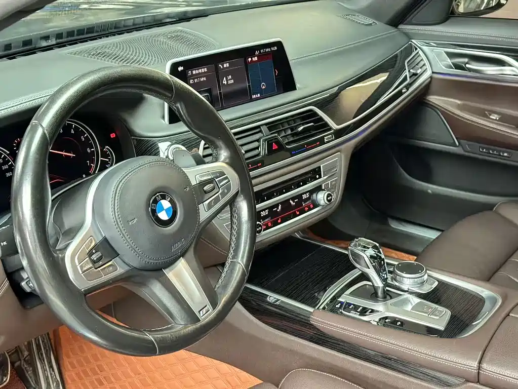 BMW 7 Series 2019 — фото 10