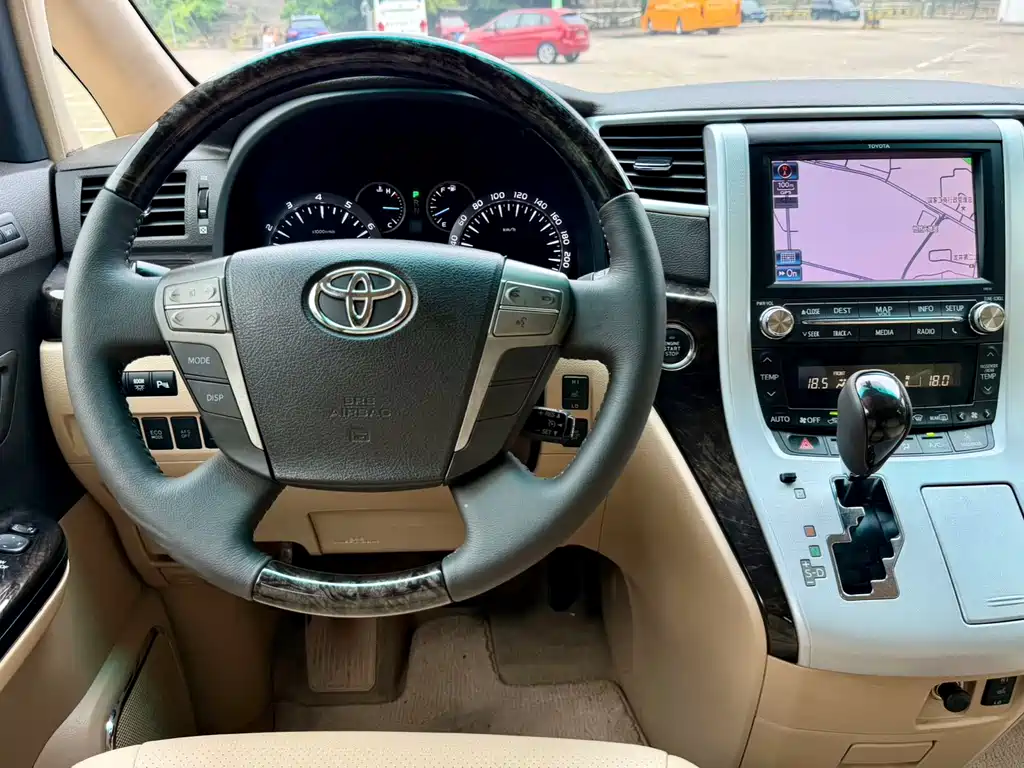 Toyota Alphard 2012 — фото 12