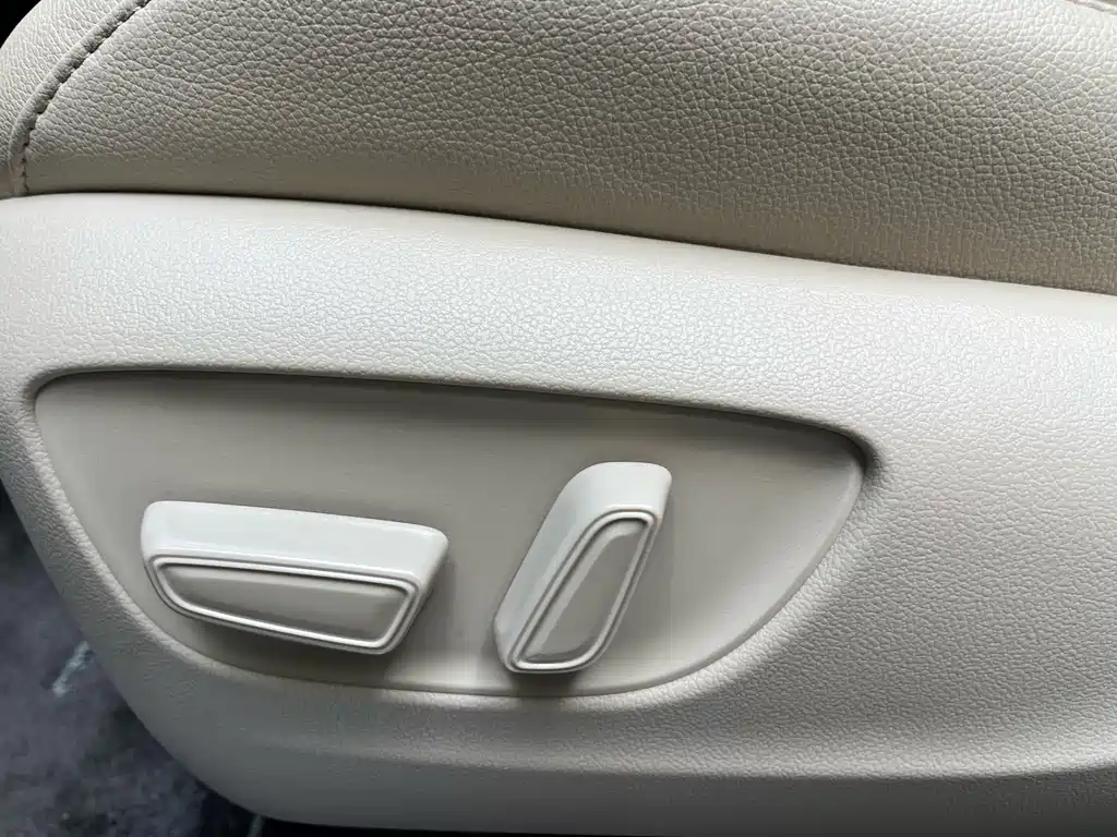 Toyota Sienna 2022 — фото 17