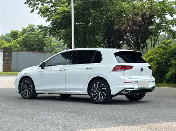Volkswagen Golf 2021
