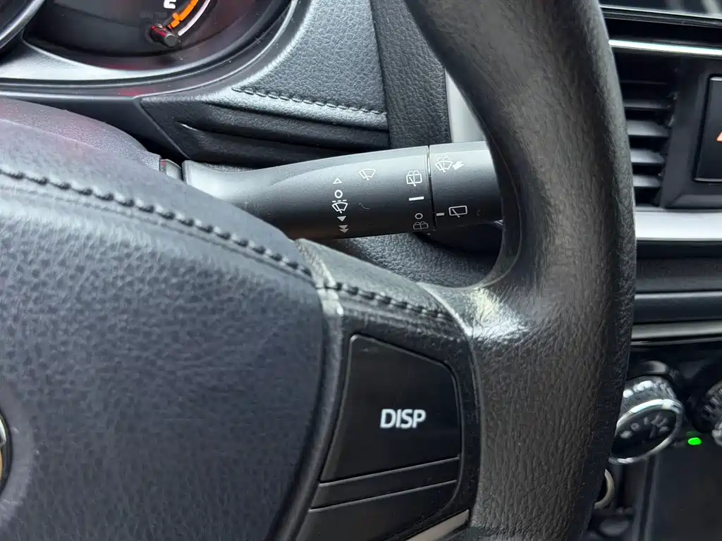 Toyota Yaris L 2022 — фото 10