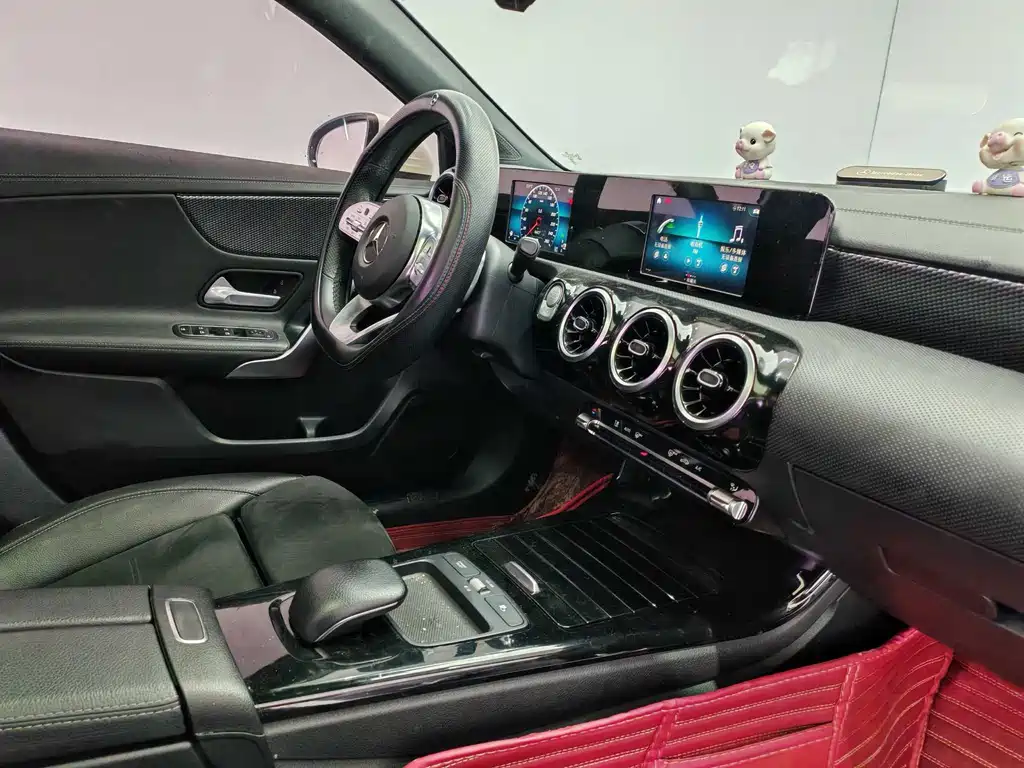 Mercedes-Benz A-Class 2019 — фото 15