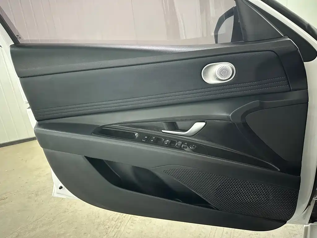Hyundai Elantra 2023