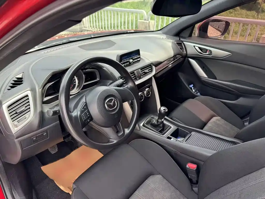 Mazda CX-4 2017 — фото 13