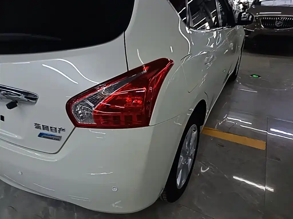 Nissan Tiida 2015 — фото 8