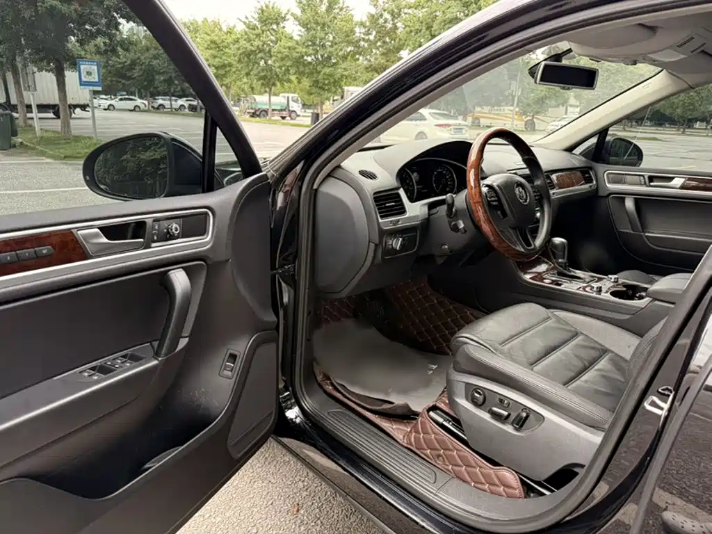 Volkswagen Touareg 2015 — фото 14