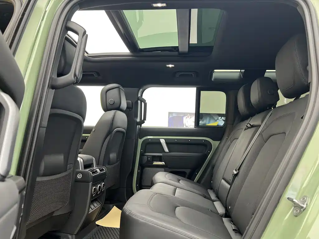 Land Rover Defender 2023 — фото 4