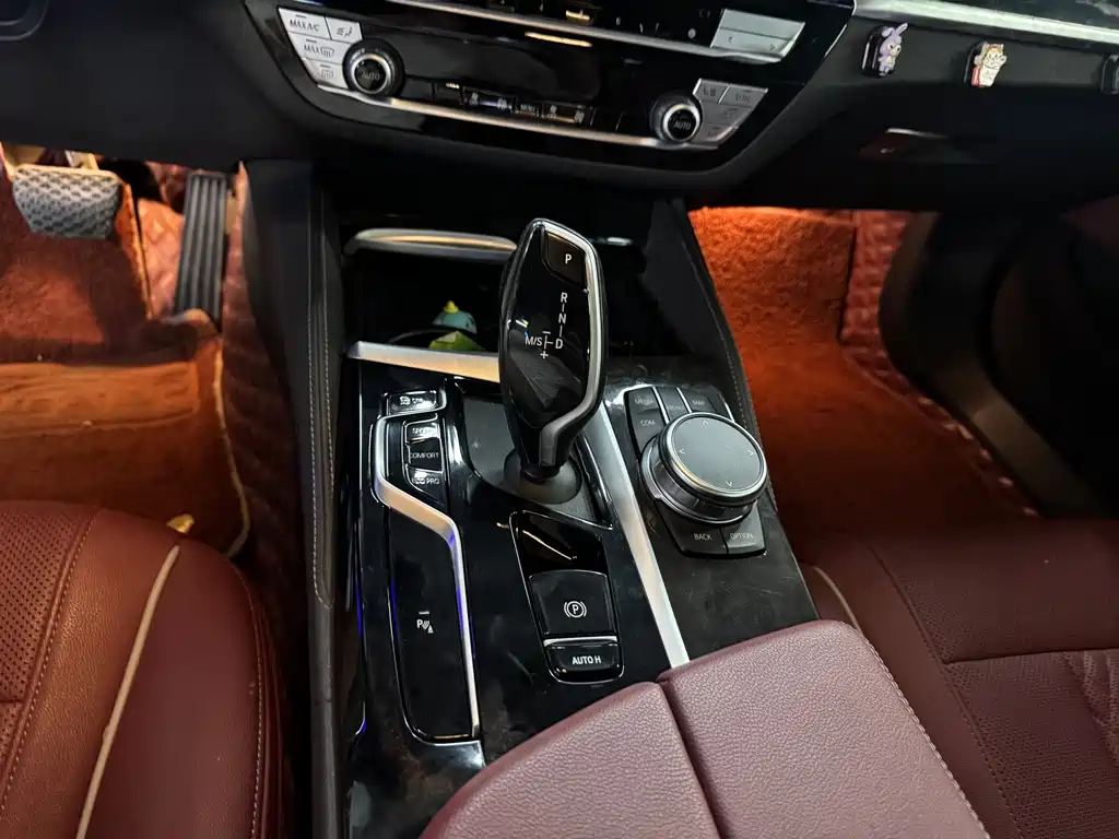BMW 5 Series 2021 — фото 11