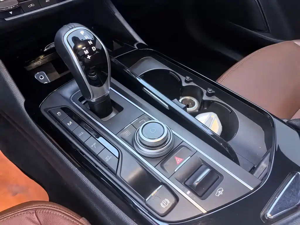 Maserati Levante 2018 — фото 13