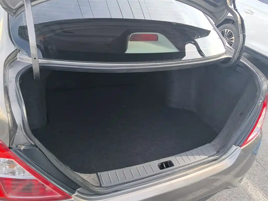 Nissan Sunny 2016 — фото 19