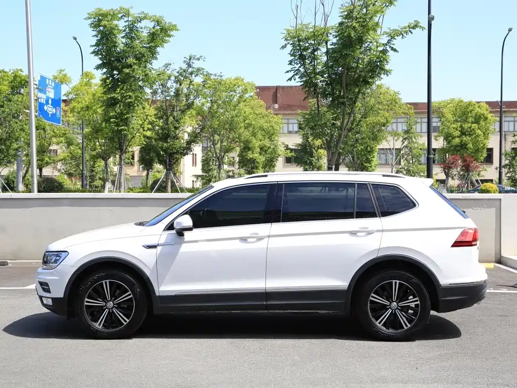 Volkswagen Tiguan L 2020 — фото 17