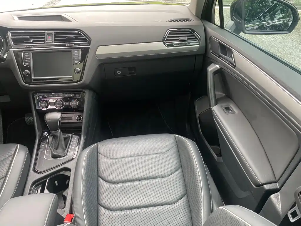 Volkswagen Tiguan L 2018 — фото 15