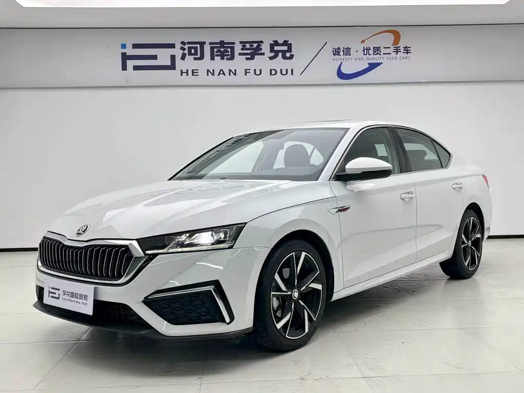 Skoda Octavia 2024 — фото 1