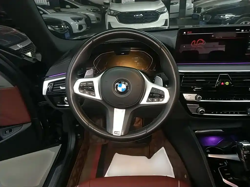 BMW 5 Series 2022 — фото 11