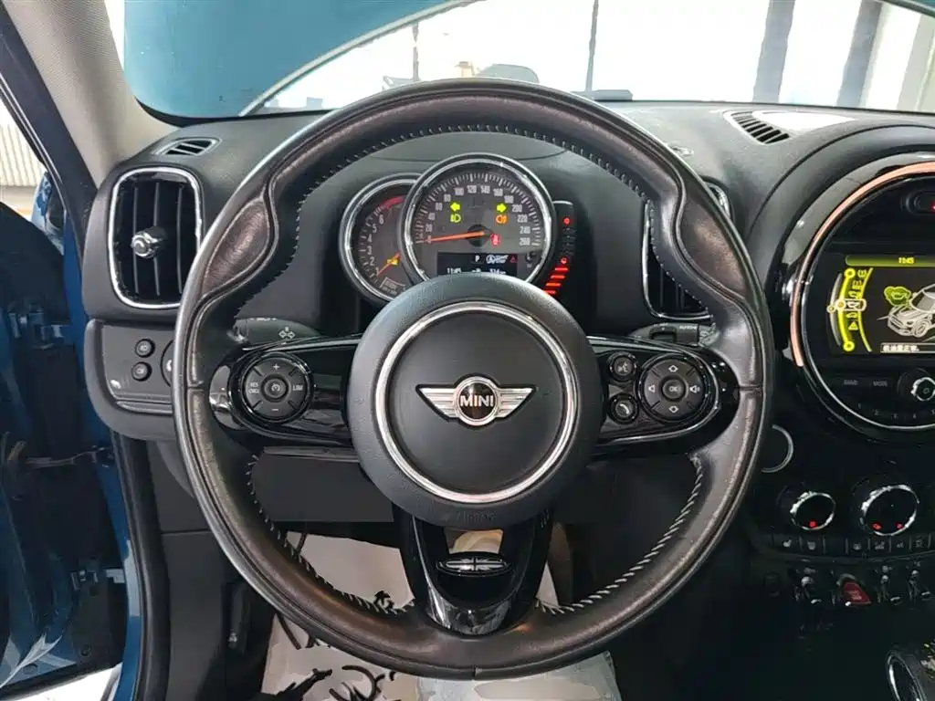 MINI Countryman 2017 — фото 11