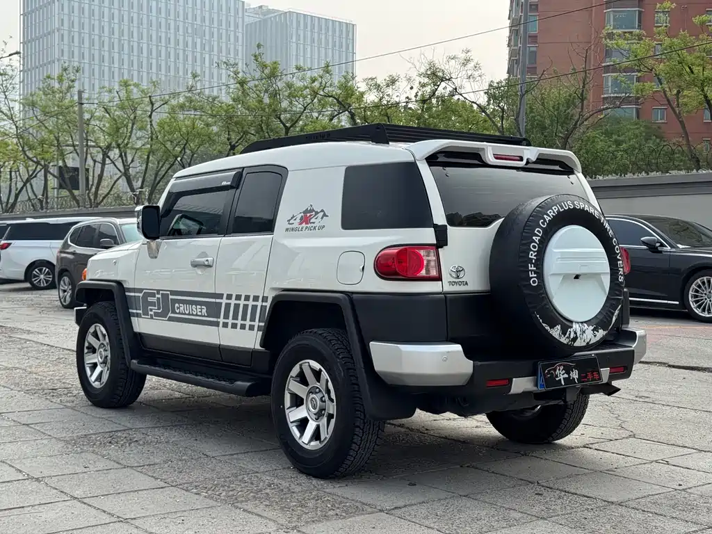 Toyota FJ Cruiser 2024 — фото 18