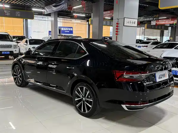 Skoda Superb 2025