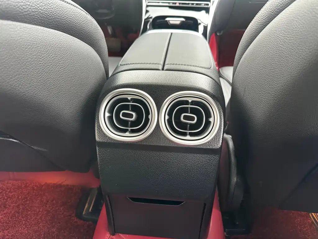 Mercedes-Benz C-Class 2025 — фото 13