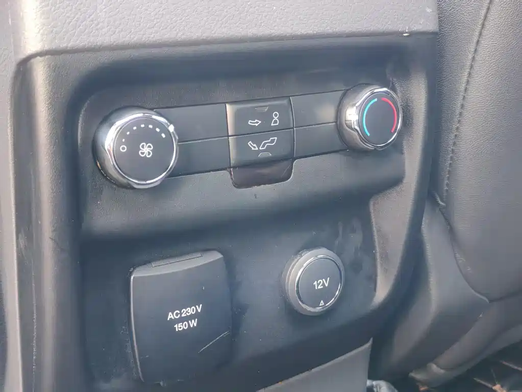 Ford Everest 2017 — фото 13