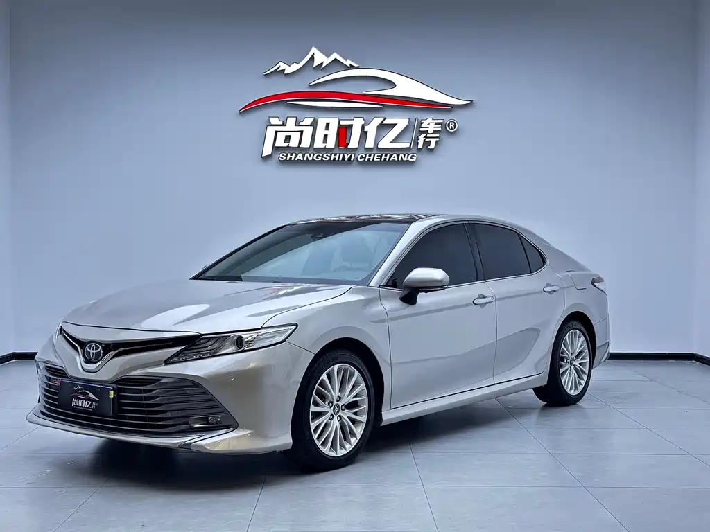 Toyota Camry 2020 — фото 1