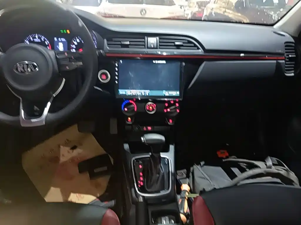 Kia KX Cross 2018 — фото 13