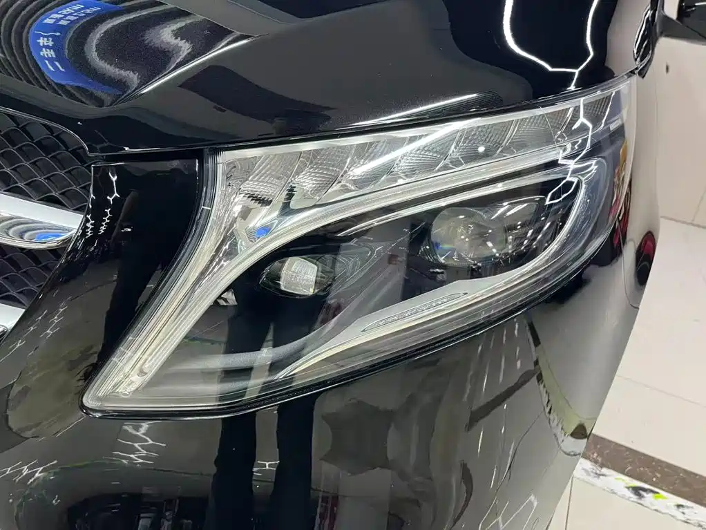 Mercedes-Benz V-Class 2022 — фото 14