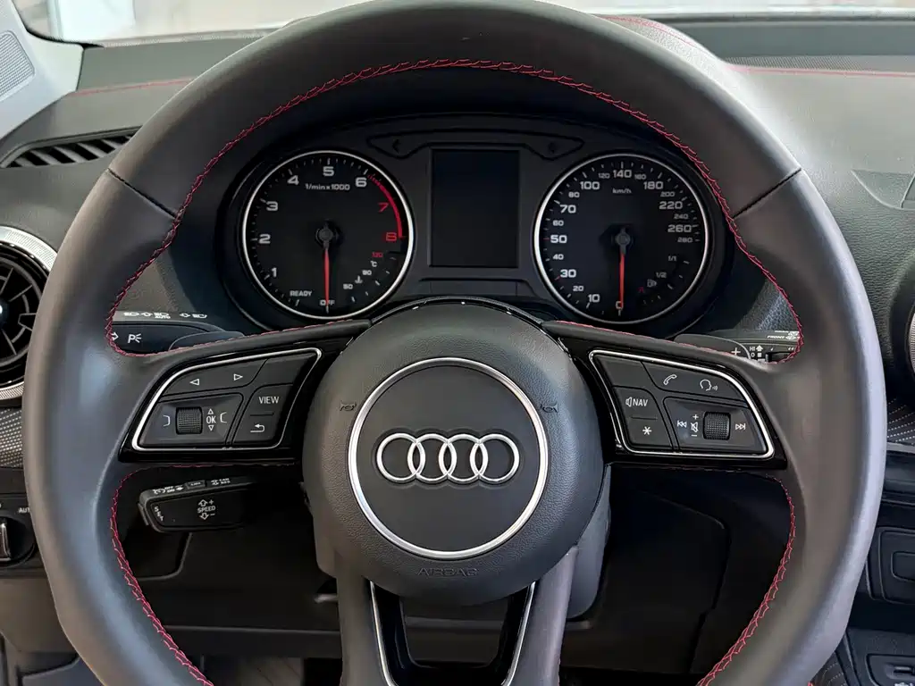 Audi Q2L 2023 — фото 15