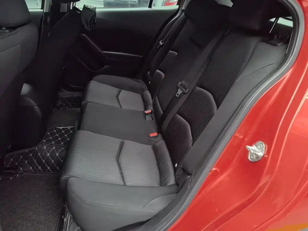 Mazda 3 Axela 2016 — фото 17