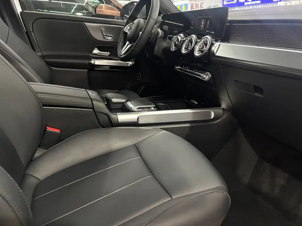 Mercedes-Benz GLB 2022 — фото 13