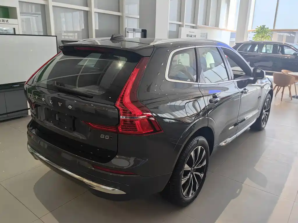 Volvo XC60 2025 — фото 12