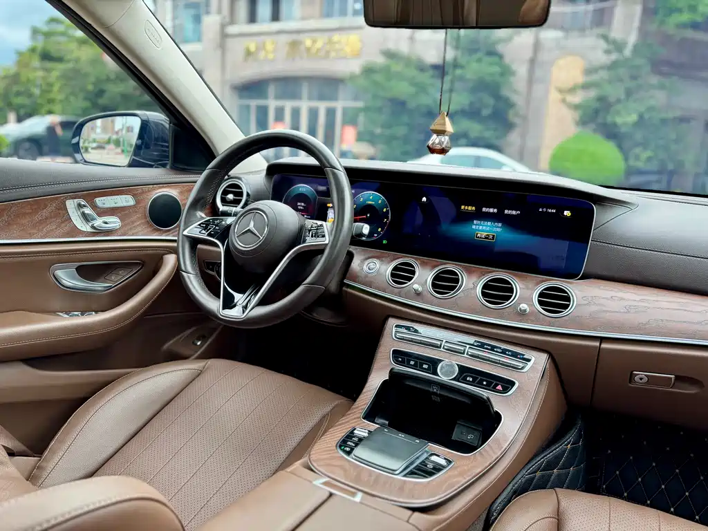 Mercedes-Benz E-Class 2023 — фото 7