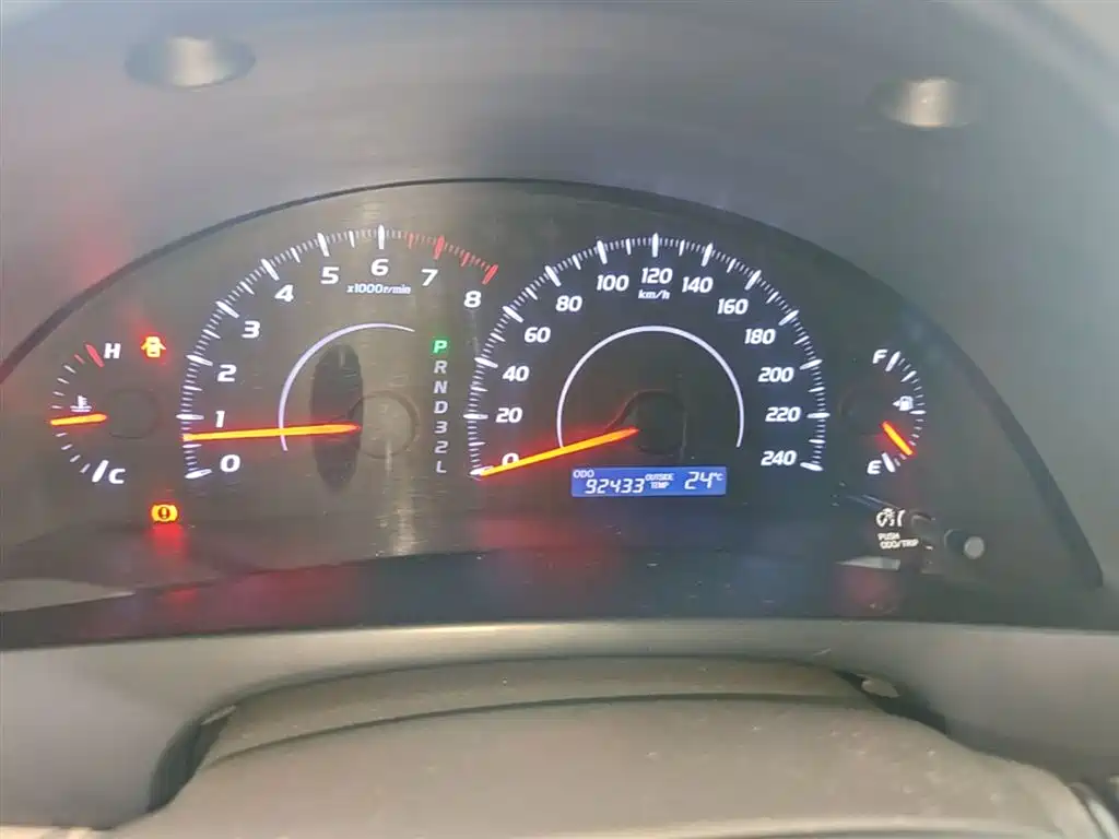 Toyota Camry 2015 — фото 12