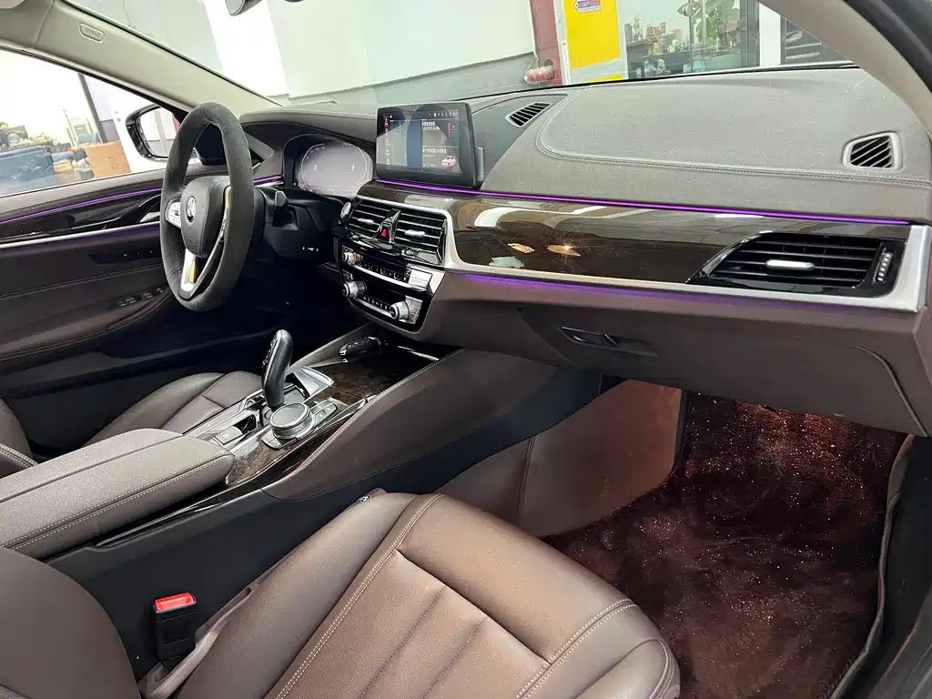 BMW 5 Series 2020 — фото 14