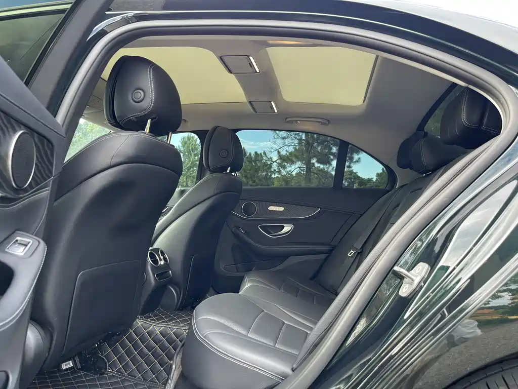 Mercedes-Benz C-Class 2019 — фото 19