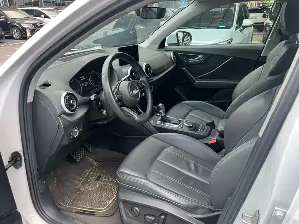 Audi Q2L 2023